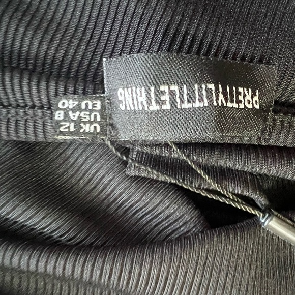 PrettyLittleThing Black Fitted Crop Bodysuit - Picture 8 of 12